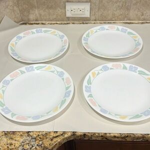 - 4 Corelle Friendship Dinner Plates Pastel Flowers Floral Dishes Blue Pink